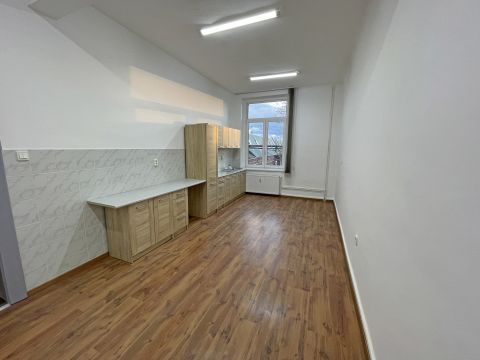 Kiadó Iroda 1103 Budapest 10. kerület Klímás, felújított, iroda- és üzlethelyiségek kiadók rezsivel együtt 4.200Ft/m2 áron a Gyömrői út belváros-közeli részén (100m2,4 irodahelyiség)!