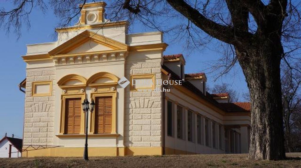 7056 Szedres , SZEKSZÁRDHOZ KÖZELI LOVASKÚRIA 10 HEKTÁROS TELEKKEL — 1/26