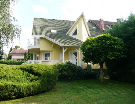 Eladó Ház 1162 Budapest 16. kerület , Felújított ház kerti medencével