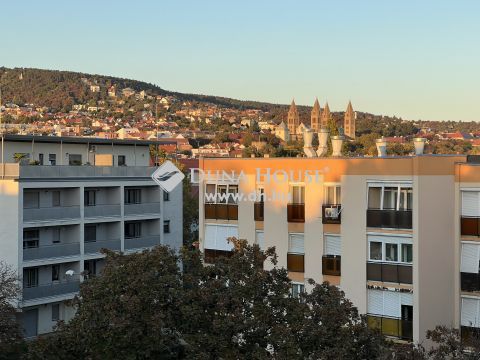 Eladó Lakás, Baranya megye, Pécs - Megyeri téren eladó erkélyes tégla lakás