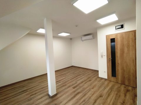 Kiadó Iroda 2241 Sülysáp  Modern, hőszigetelt épületben 23 nm - es irodahelyiség kiadó frekventált helyen !