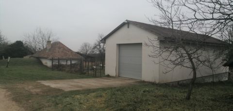 Eladó Mezőgazdasági 2859 Vérteskethely 