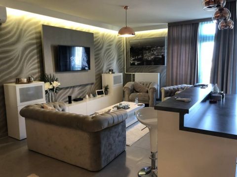 Kiadó Lakás 6000 Kecskemét KIADÓ MAGAS MINŐSÉGBEN FELÚJÍTOTT LAKÁS A DOBÓ KÖRÚTON!