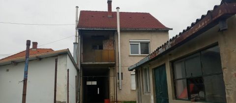 Eladó Ház 7900 Szigetvár , Szigetvár központjában.