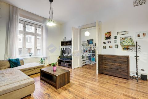 Eladó Lakás, Budapest 12. kerület - Felújított, erkélyes lakás frekventált, mégis csendes helyen eladó