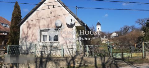 Eladó Ház, Pest megye, Tinnye - Jó elhelyezkedésű, kettőszobás családi ház eladó
