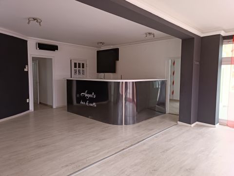 Eladó Üzlethelyiség 6133 Jászszentlászló 
