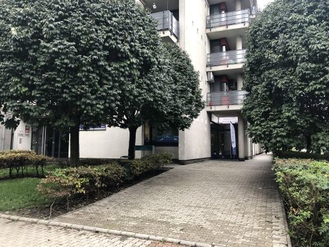Kiadó Üzlethelyiség 1138 Budapest 13. kerület , Vizafogó kedvelt frekventált részén, a Riverside apartmanházban Utcaf fronti portálos