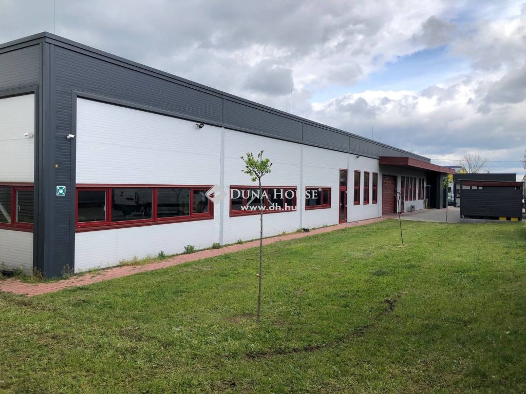 6000 Kecskemét , Kecskeméttől 10 percre modern , minőségi 878 nm-es KIADÓ csarnok — 1/10