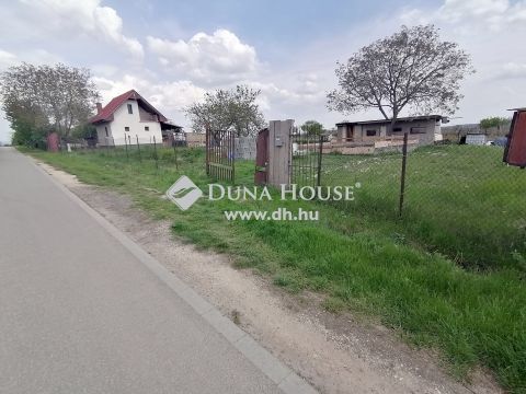 Eladó Telek, Fejér megye, Bicske - Táborállás, aszfaltozott utcában