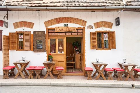 Eladó Üzlethelyiség 7773 Villány , Villány 