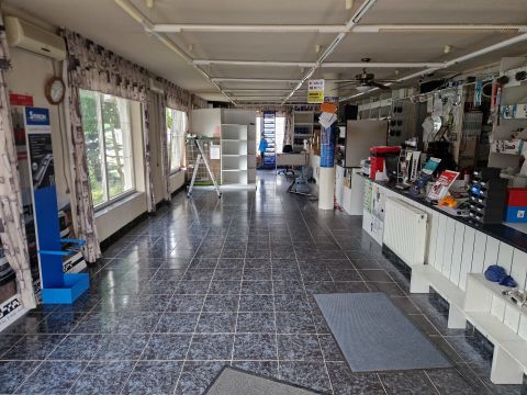 Kiadó Üzlethelyiség 4400 Nyíregyháza , Örökösföld