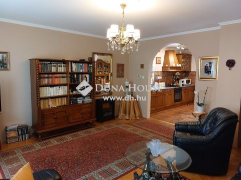 Eladó Ház, Fejér megye, Székesfehérvár - Maroshegy csendes utcájában duplakomfortos , exkluzív 4 szobás családi ház  csodás kerttel
