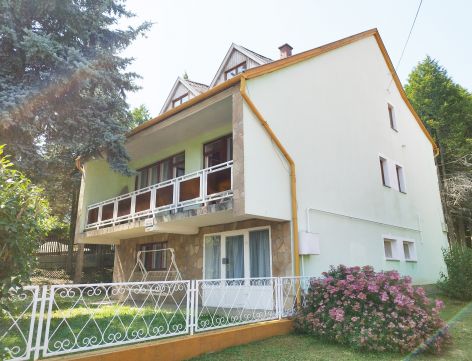 Eladó Ház 8749 Zalakaros , Zalakaros legkedveltebb üdülő övezetében 3 szintes nyaraló eladó!  