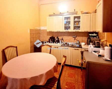 Eladó Lakás, Budapest 8. kerület - Magdolna negyedben KÉT BEJÁRATOS, 3 szobás + nagy konyhás, ERKÉLYES lakás