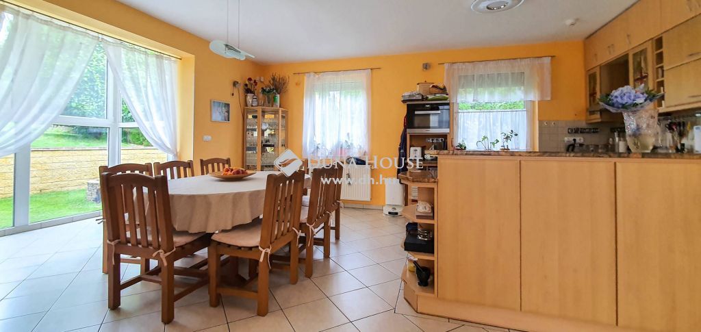 9400 Sopron , lakóparki környezet — 1/56