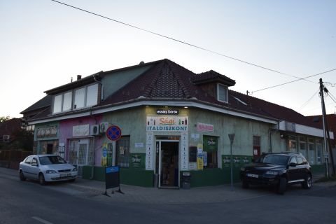 Eladó Üzlethelyiség 2360 Gyál Gyál frekventált részén, közel a Kőrösi úthoz bejáratott üzletház