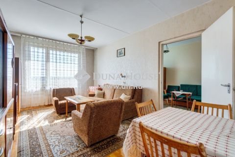 Eladó Lakás, Budapest 15. kerület - Újpalotán panelprogramos házban, 2+2fél  szobás lakás