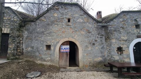 Eladó Mezőgazdasági 2071 Páty , Pincehegyen a fő soron