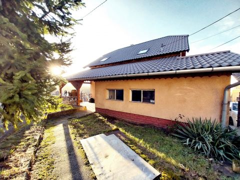 Eladó Ház 2800 Tatabánya Kétgenerációs családi ház, csodás kilátással