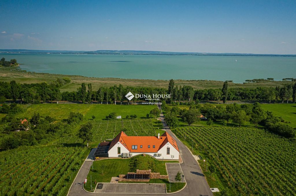 Eladó vendéglátás, Balatonrendes