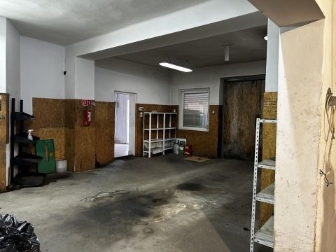 Kiadó Ipari 6200 Kiskőrös Kiskőrös belterületén.