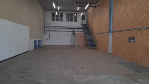 Kiadó Üzlethelyiség 4030 Debrecen , iroda