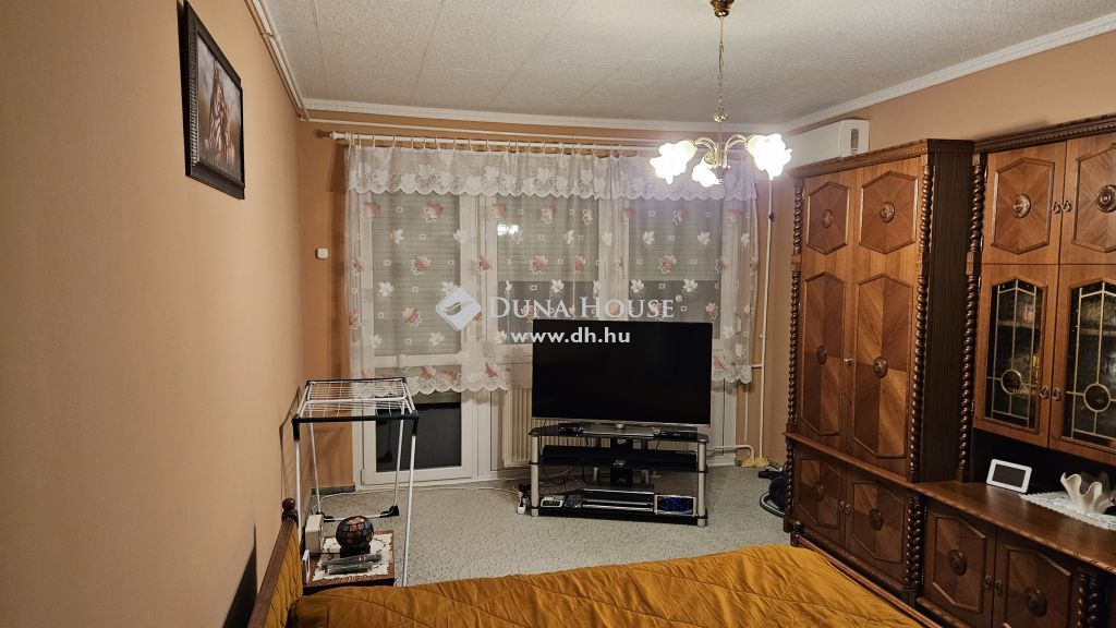 8000 Székesfehérvár , 4. emeleti, felújított lakás — 1/22