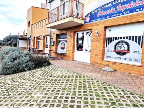 Eladó Üzlethelyiség 7627 Pécs Rigóderben 62 nm-es utcafronti üzlet