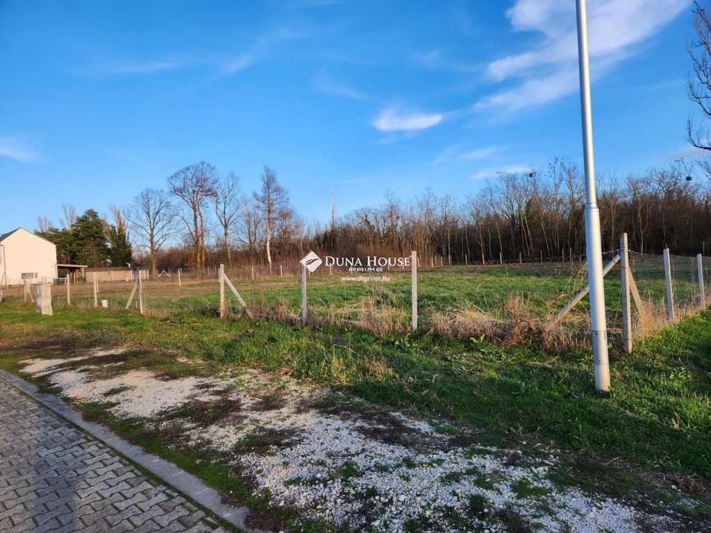 Eladó telek, Balatonszárszó