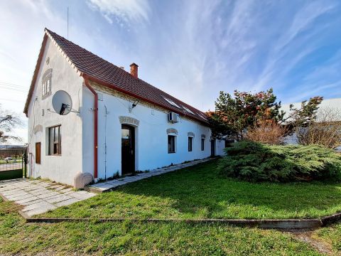 Eladó Ipari 9093 Győrasszonyfa IRODAHÁZ, RAKTÁR és GYÁRTÓCSARNOK 2,33 hektáros zöldterülete