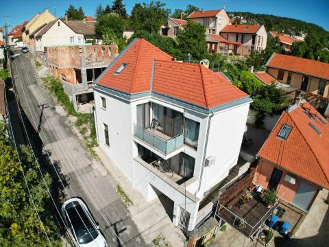 Eladó Lakás 7625 Pécs Tettyén exklúziv újszerű 4 szobás lakás eladó