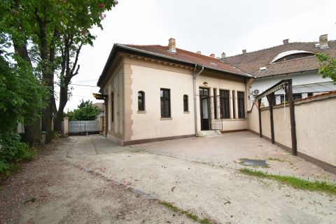 Eladó Ház 1153 Budapest 15. kerület 