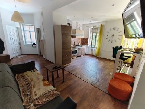Kiadó Lakás 7623 Pécs Egyetemvárosban 2szoba+nappalis lakás
