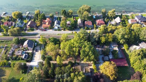 Eladó Vendéglátás 8624 Balatonszárszó , Üdülőt vagy nagyméretű építési telket szeretne szenzációs lokációval a Balatonhoz közel?