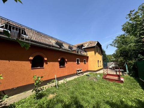 Eladó Vendéglátás 2233 Ecser , Vállalkozásra, befektetésre alkalmas épületegyüttes