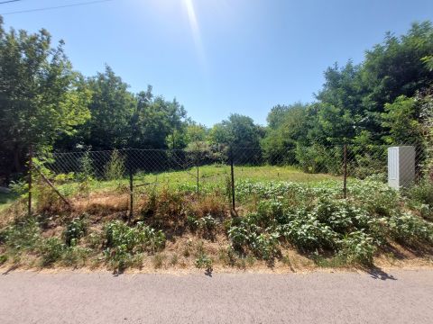 Eladó Telek 2473 Vál , Lfk besorolású, lakóövezeti, 502 m2-es, közműves telek, építési tervekkel