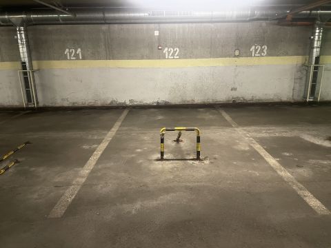 Eladó Parkoló 4025 Debrecen , Hal köz üzletház