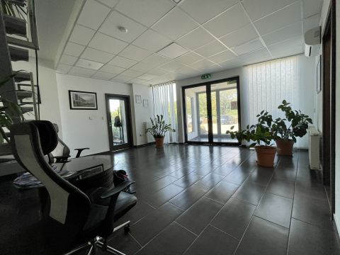 Kiadó Irodaépület 2220 Vecsés 