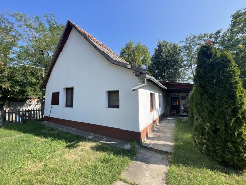 Eladó Ház 6076 Ágasegyháza , Csendes tanya akácerdővel Ágasegyháza mellett