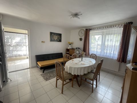 Eladó Ház 8175 Balatonfűzfő , Balatonfűzfő - Központi, mégis csendes utca
