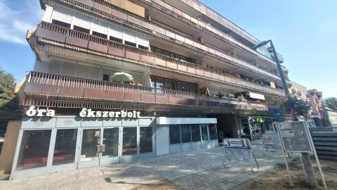 Eladó Üzlethelyiség 7200 Dombóvár 