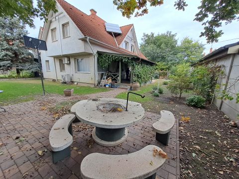 Eladó Ház 6000 Kecskemét , HOLLANDFALUBAN 2 GENERÁCIÓS CSALÁDI HÁZ ELADÓ!