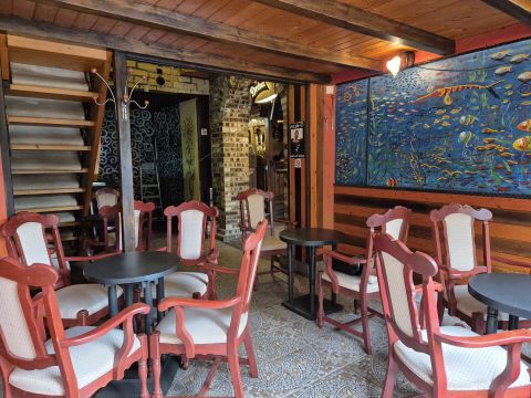 Eladó Vendéglátás 1039 Budapest 3. kerület , Békásmegyer hegy felőli oldalán, 10 emeletes ház aljában
