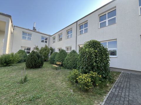 Eladó Irodaépület 7632 Pécs , Kertvárosban eladó utcafronti irodák