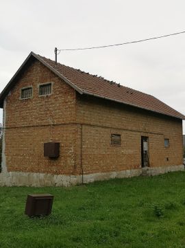 Eladó Mezőgazdasági 4485 Nagyhalász , Berti csemege parkoló