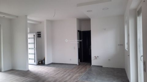 Eladó Ház 8600 Siófok , Sóstó partközeli, kétszintes luxus apartmaház