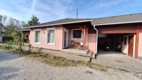 Eladó Ház 8142 Úrhida Újszerű ikerház