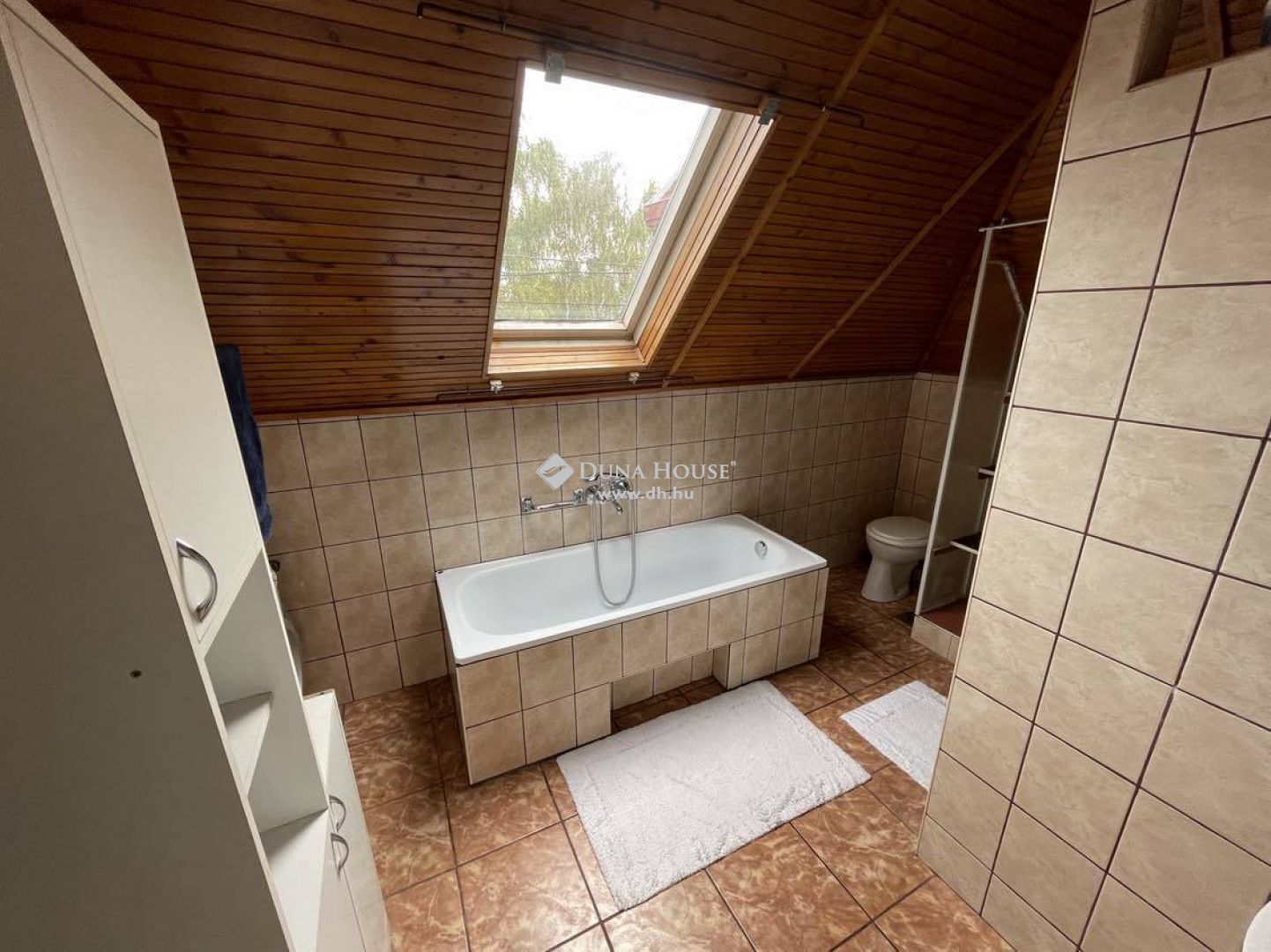 Üzlethelyiség és lakás egyben Kalocsán – LK032752