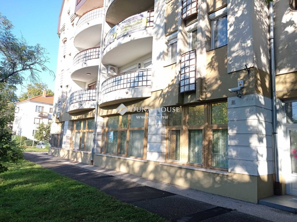 6000 Kecskemét , VÁLLALKOZÓK, BEFEKTETŐK! Belvárosi nagy üzlethelyiség többféle hasznosítási lehetőséggel eladó! — 1/11